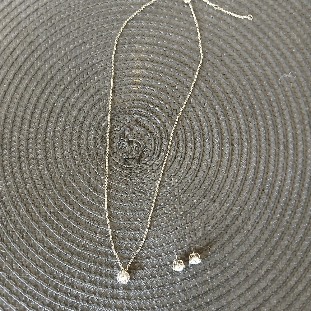 White Gold Rhodium Plated Swarovski Crystal Pendant & Earring Set